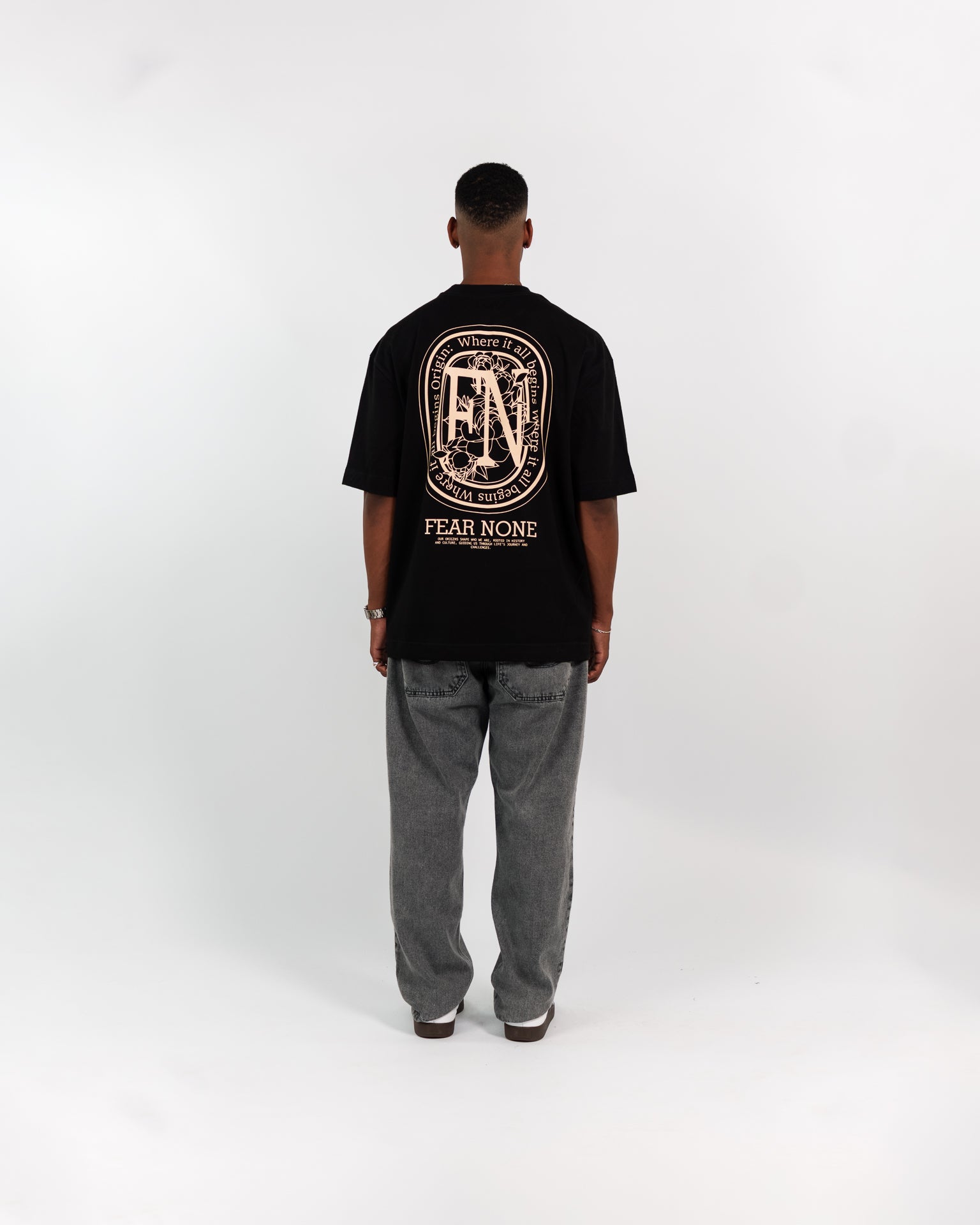 CAMISETA 'OUR ORIGINS' PRETA