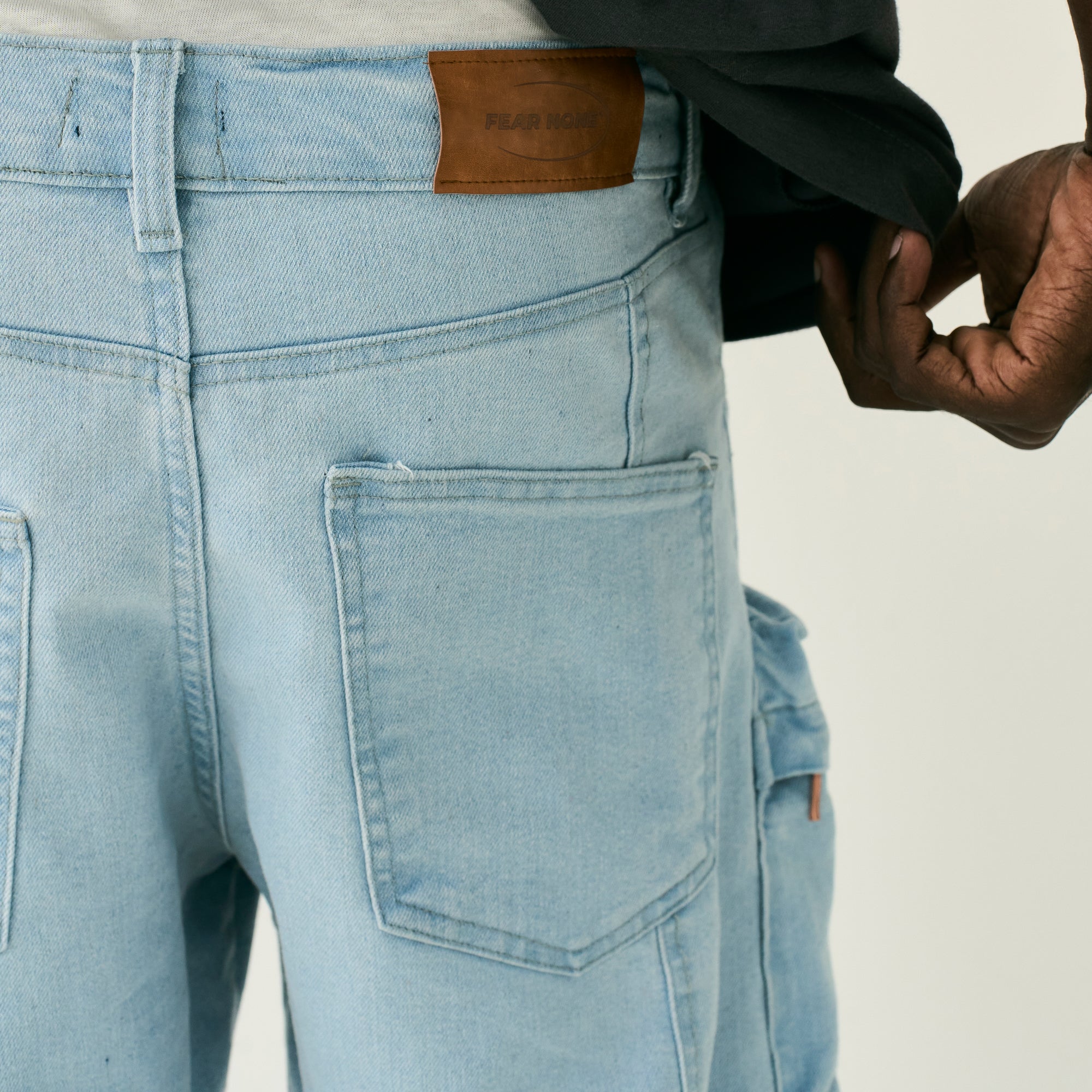 CALÇA JEANS "UTILITY POCKETS"